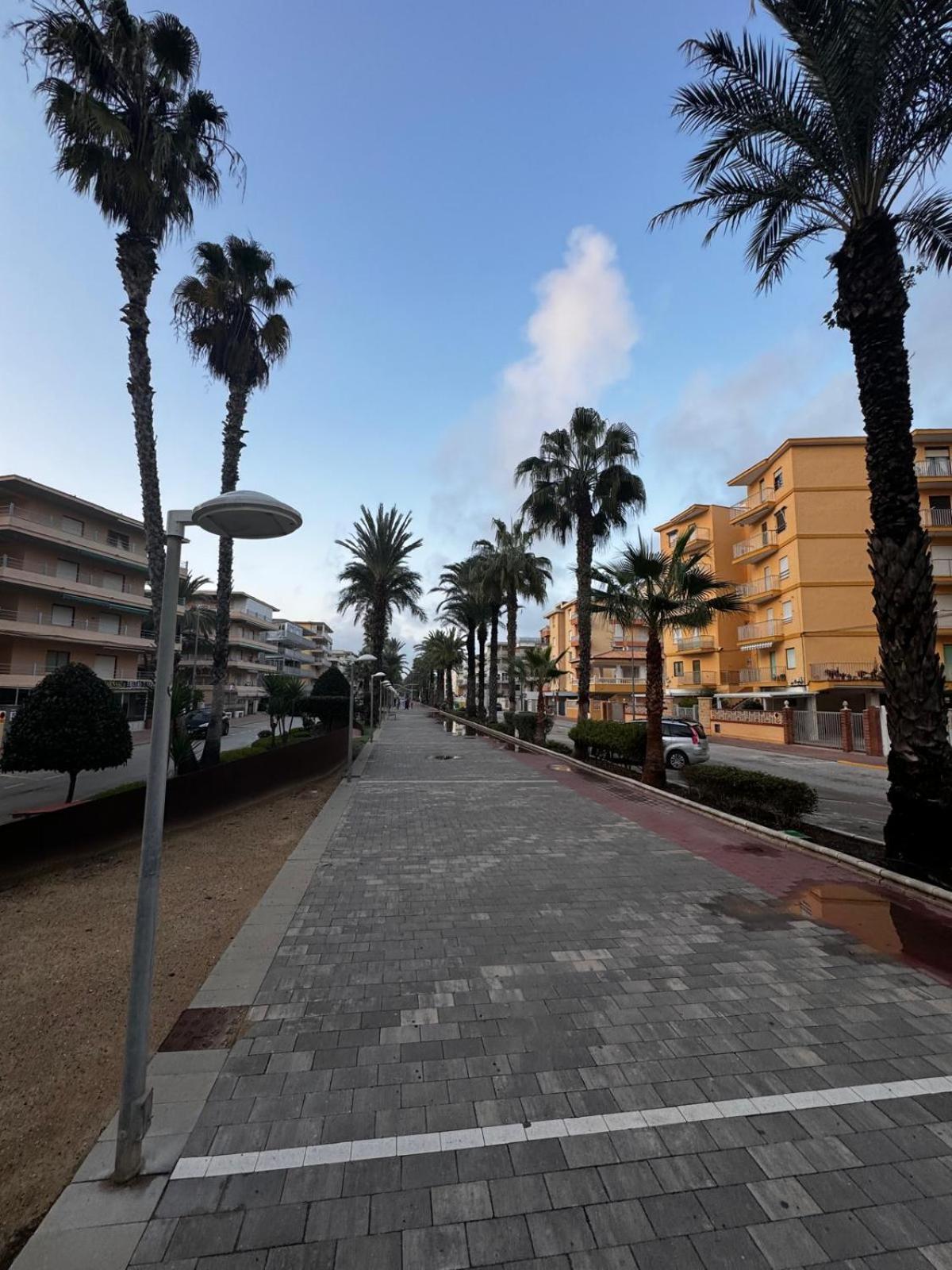 Apartamento Entero Primera Linea De Playa, Pet Friendly Tavernes de Valldigna Bagian luar foto