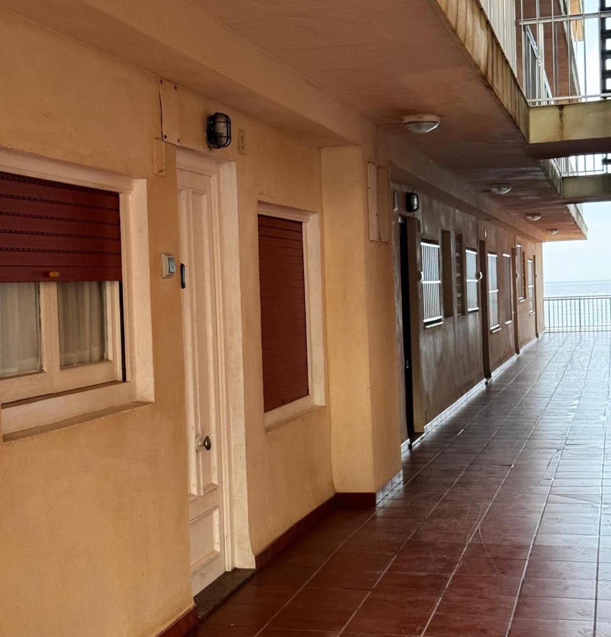 Apartamento Entero Primera Linea De Playa, Pet Friendly Tavernes de Valldigna Bagian luar foto